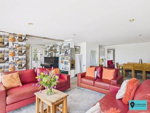 Living Area- click for photo gallery